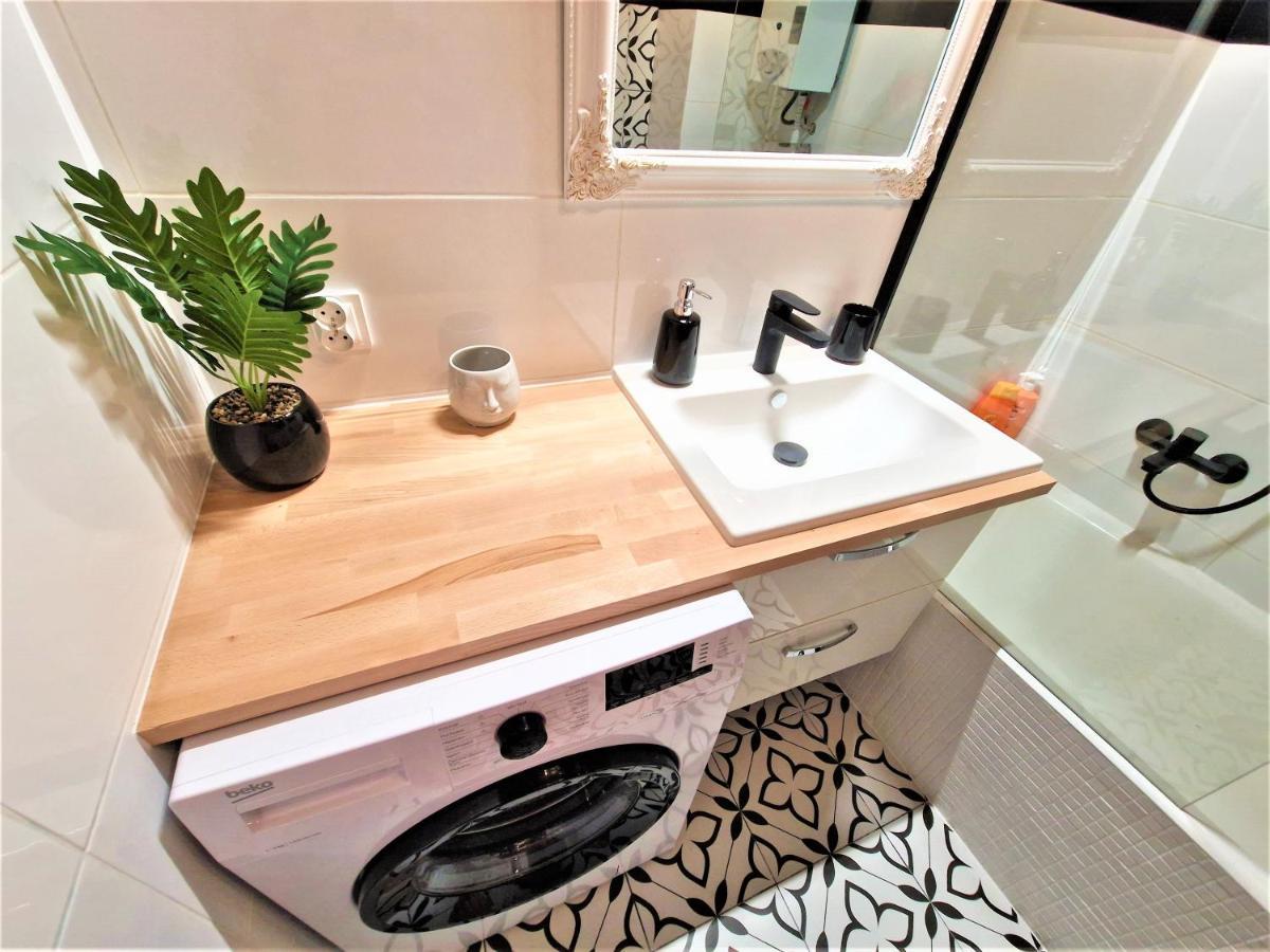 J&W Apartments Swietojanska Rooms Warsawa Bagian luar foto