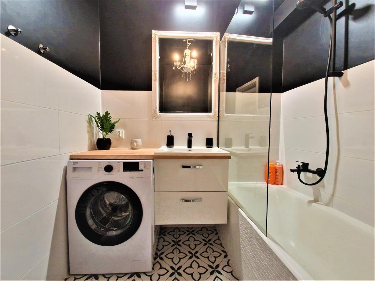 J&W Apartments Swietojanska Rooms Warsawa Bagian luar foto